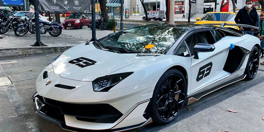 Estilo y Finanzas, Viajes, marcas de autos premium, seguro para auto, cotizador de seguros, Lamborghini Aventador SVJ, autos deportivos, autos premium en México