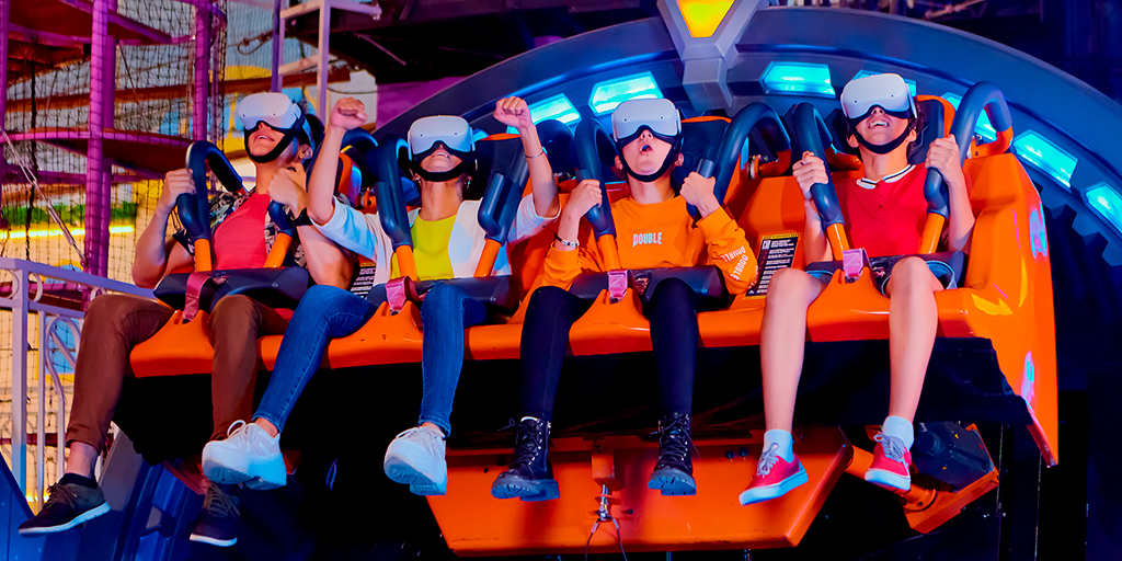 Estilo y Finanzas, Experiencias, Hasbro City Paseo Interlomas, tarjeta de crédito, mejores tarjetas de crédito, atracción Transformers, realidad virtual, niños disfrutando, parque de diversiones