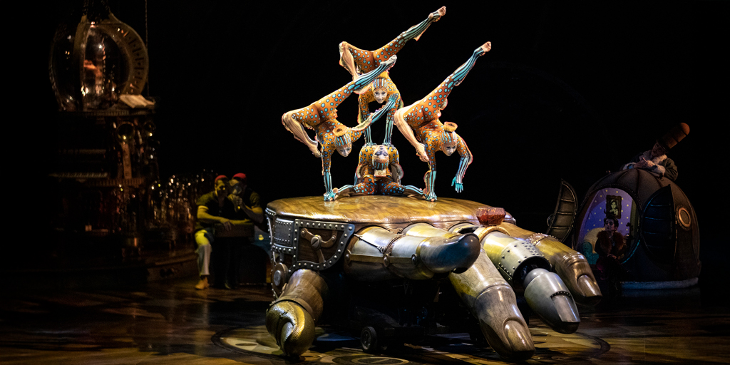 Estilo y Finanzas, acrobacias, Cirque du Soleil: KURIOS, tarjeta de crédito, personajes en escena, espectáculo en vivo, magia y movimiento