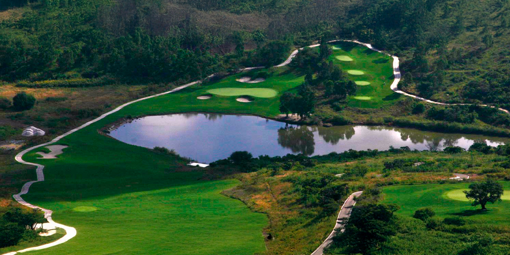 Estilo y Finanzas, campo de golf, campo de golf Tres Marías, seguro de auto, cotizar seguro de auto, paisaje natural, vista aérea, golf en México, Morelia, exclusividad.